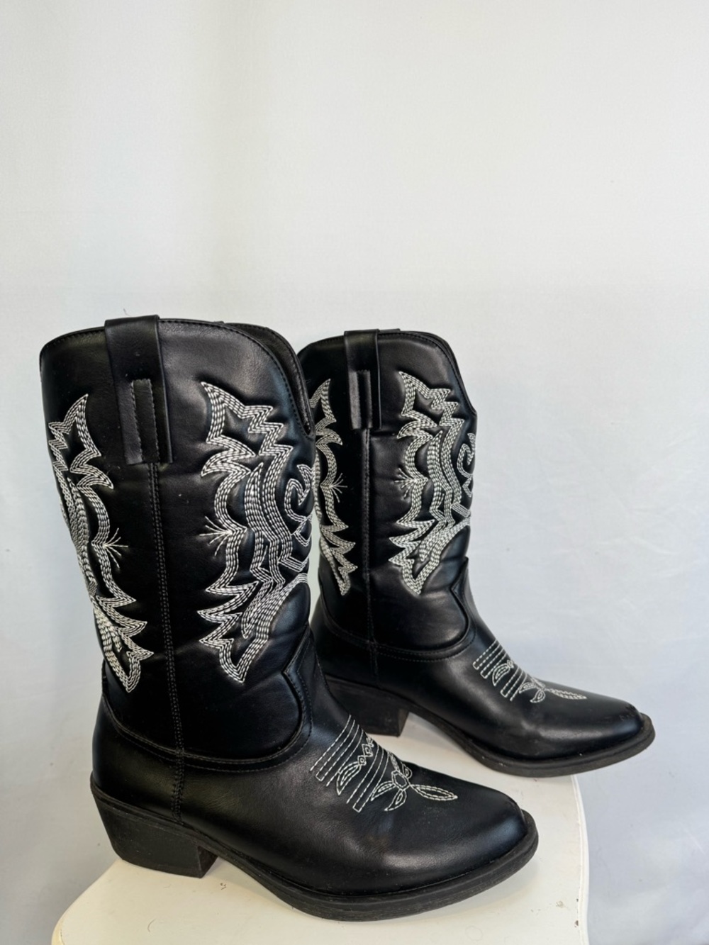 Black Western Embroidered Mid-Calf cowboy Boots